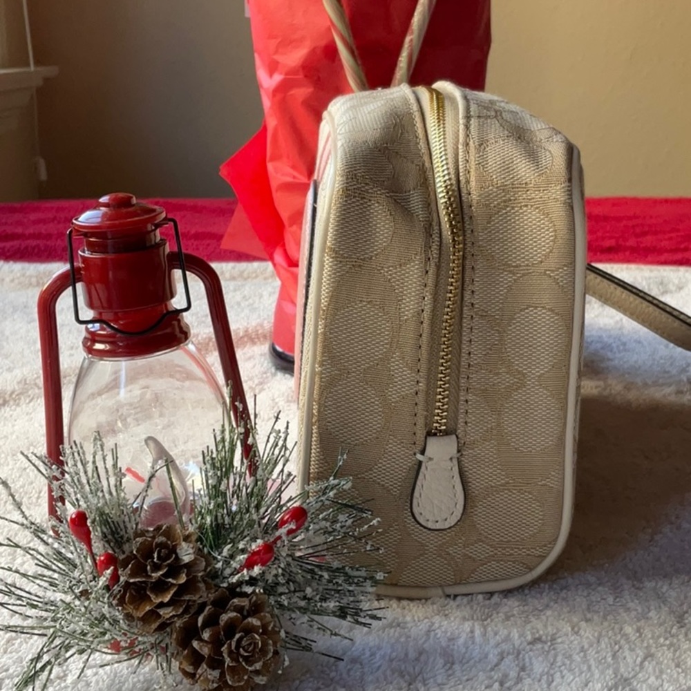 🎄 COACH DEMPSEY BOXY COSMETIC CASE 🎄 - Picture 8 of 16